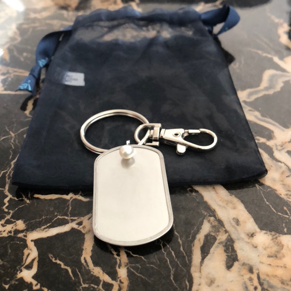 ❗️TODAY ONLY❗️Vantel Pearls Dog tag key chain
